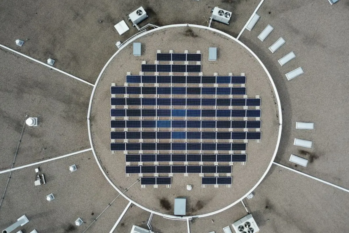 Plug-In Solar vs Rooftop Solar